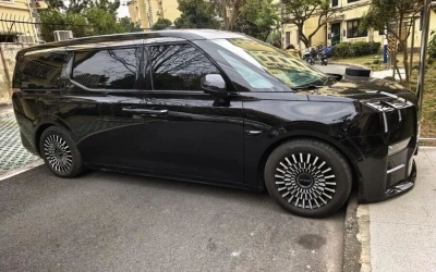 A Shanghai Zeekr Incident Shows Why Smart Parking Still Needs Human Supervision